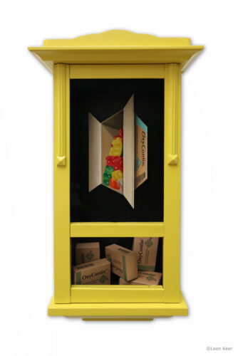 Opioid-illusion-by-leonkeer-art-gummybears-cardbordbox