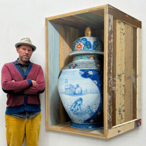 leonkeer-artist-later-is-now-3d-porcelain-vases-wood-acrylic-painting-leon-keer