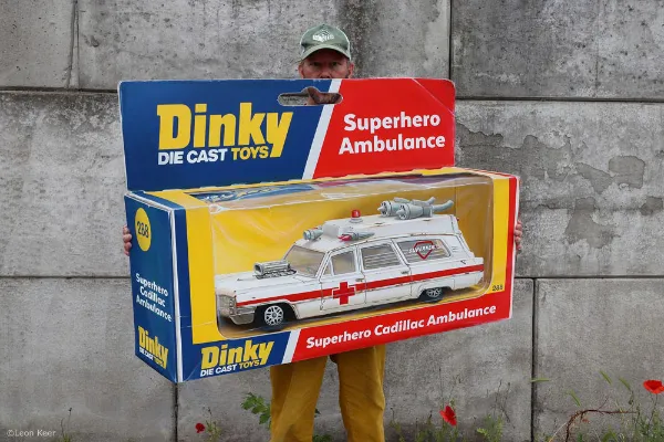 Superhero Ambulance painting by Leon Keer