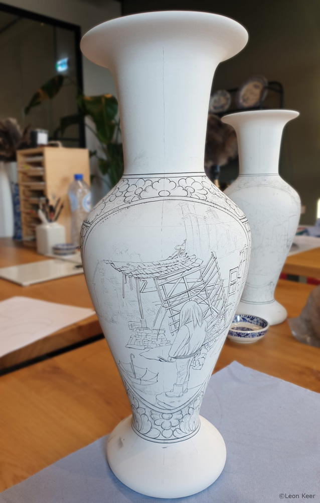 Delft blue vase 'Vase despair' by Leon Keer hand-painted porcelain vase